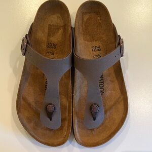 New Birkenstock Leather Brown Sandals with Toe Strap. Size 39.